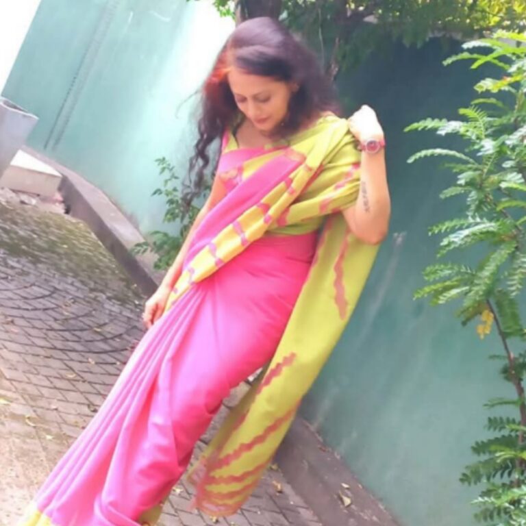 Tharaka Wasalamudaliarachchi wearing a Saree